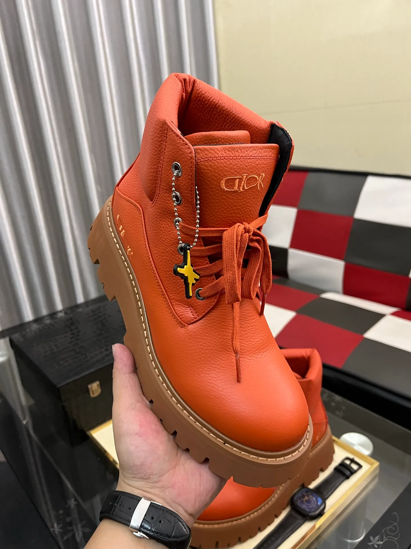 Men's shoes 💰: 560⌚️⌚️Dior top crafts Dior high-top boots counter synchronizes with the original factory configuration, original cowhide patchwork fabric imported from Italy, breathable and comfortable imported water-dyed cow lining, sole: original factory special original sole super comfortable, original factory with single goods high quality, you can enter and exit the counter at will, welcome to compare and synchronize with the counter, code number: 38-44